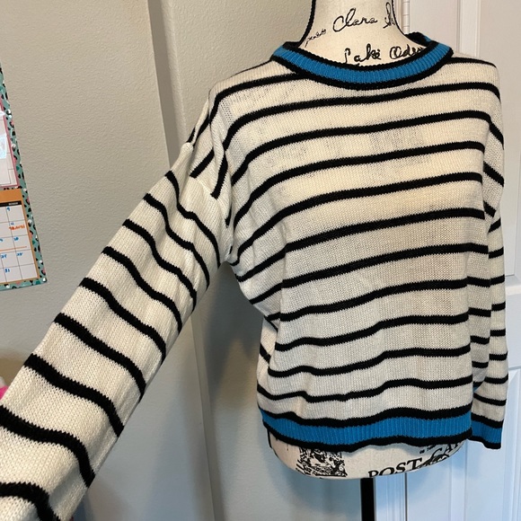 Brave Soul sweater. Light weight. Ladies small - Picture 2 of 6